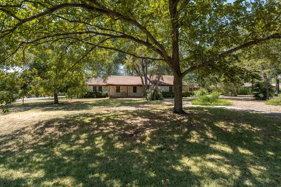 315 Caracara DR, Buda, TX 78610