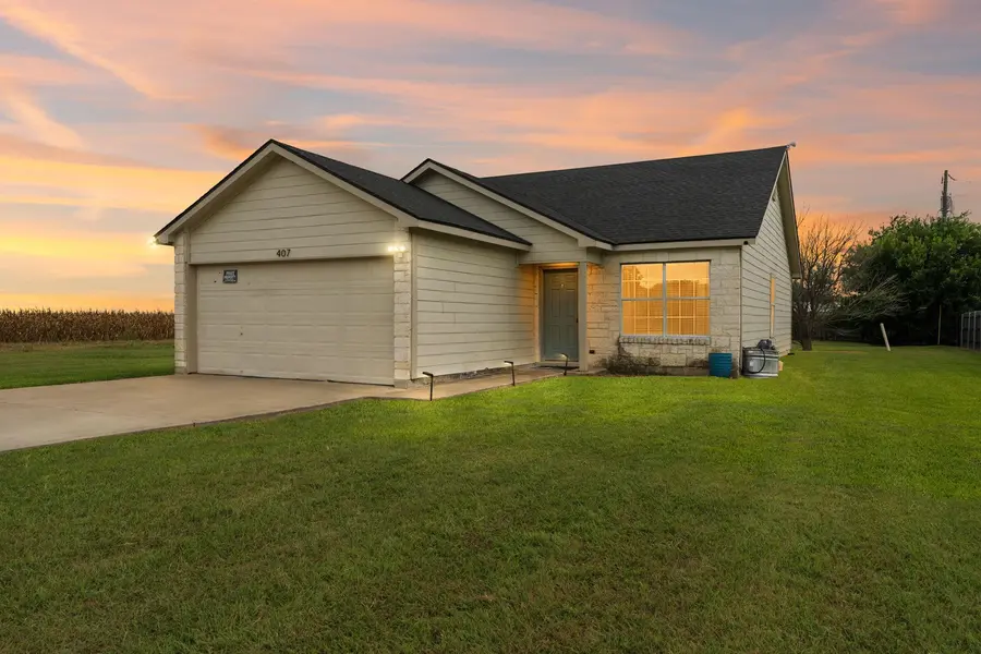 407 E Pietzsch ST, Bartlett, TX 76511