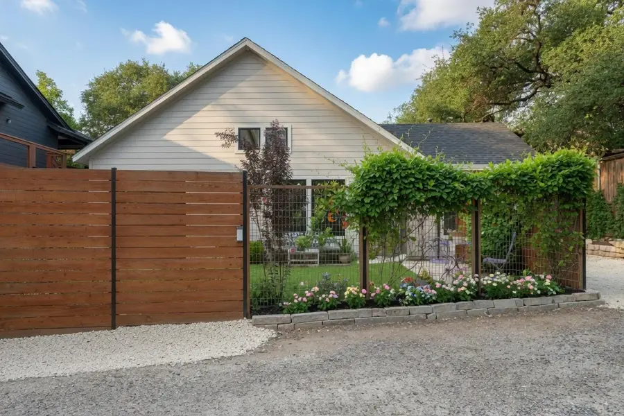 804 W Annie ST #2, Austin, TX 78704