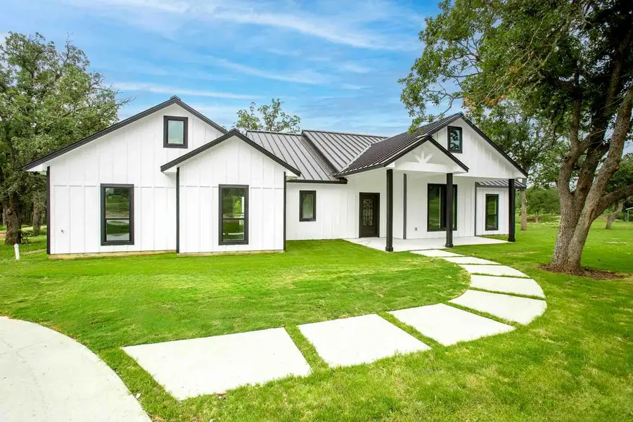 337 Smitty LN, Lockhart, TX 78644