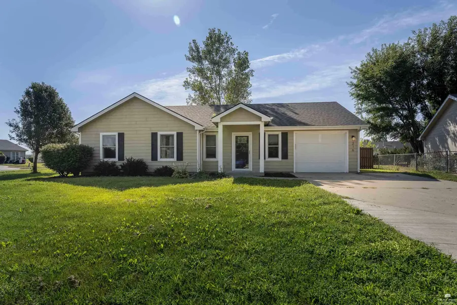 216 Brookvalley DR, Manhattan, KS 66502