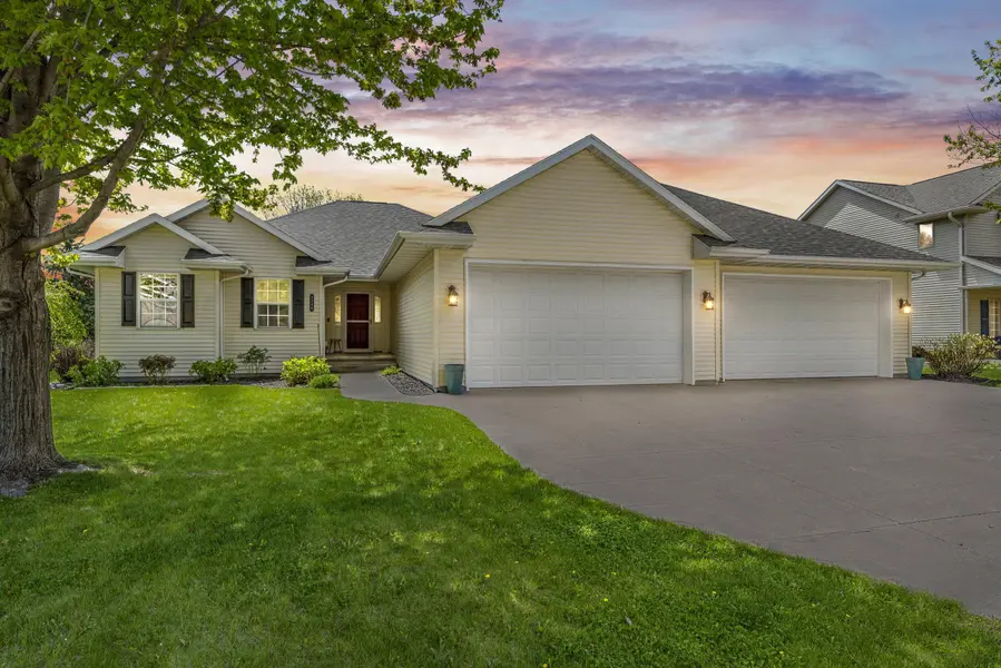 3219 E FALLCREEK LN, Appleton, WI 54913
