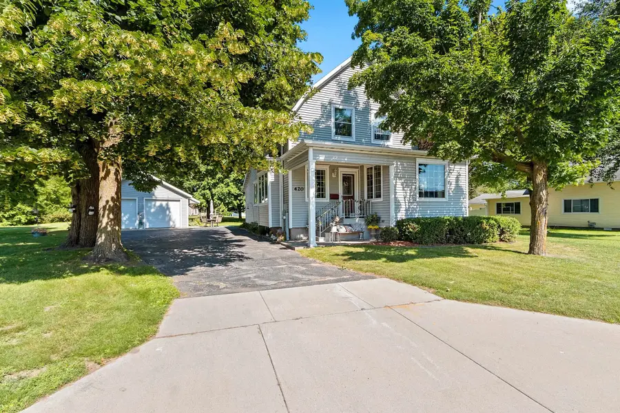 420 SMITH AVE, Oconto, WI 54153