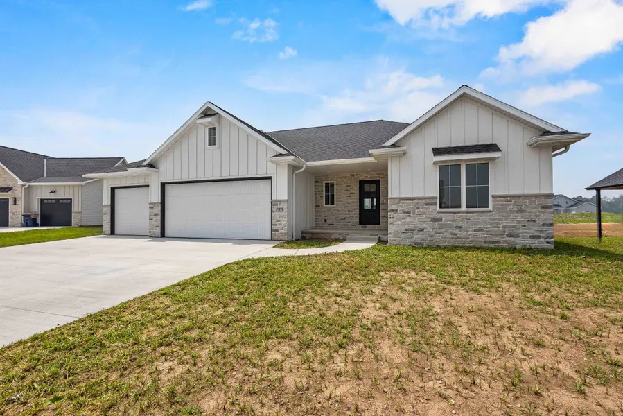 248 KERRIGAN DR, Wrightstown, WI 54180