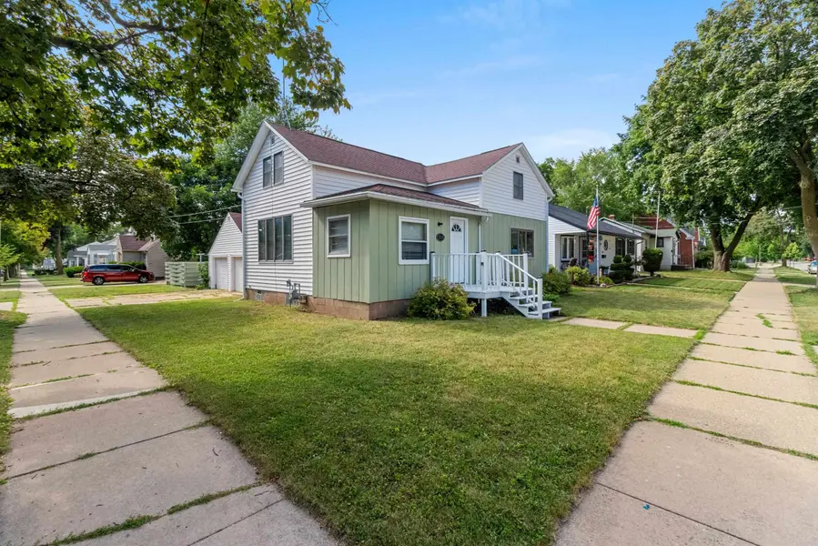 1203 N GILLETT ST, Appleton, WI 54914