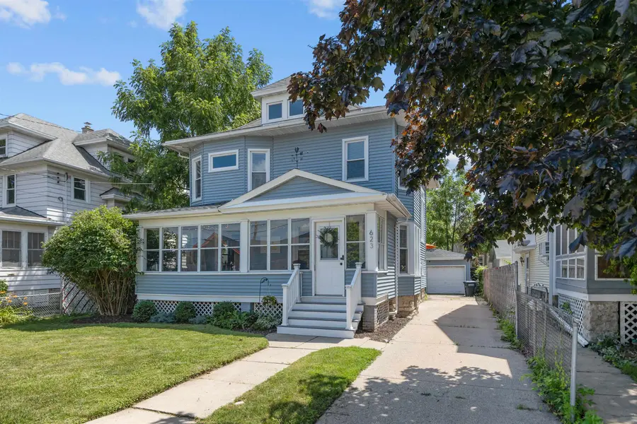 623 W NEW YORK AVE, Oshkosh, WI 54901-3635