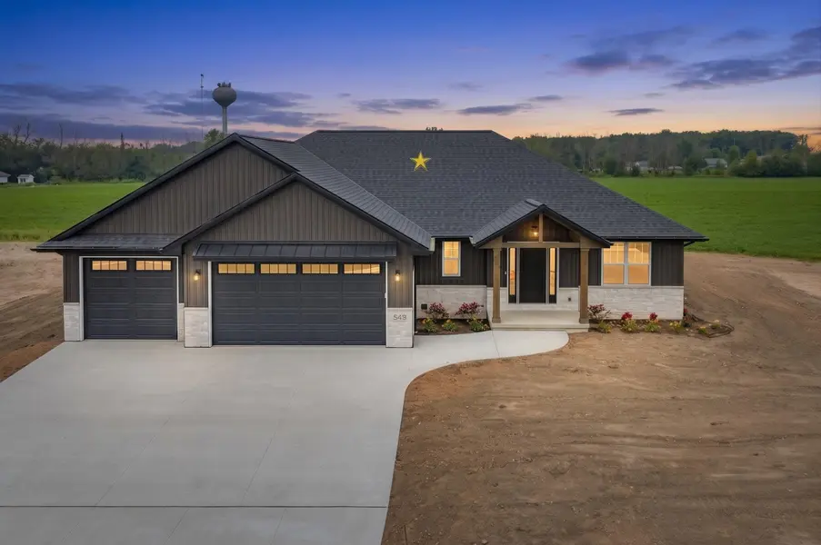 549 BEHRENDT PARK DR, Seymour, WI 54165