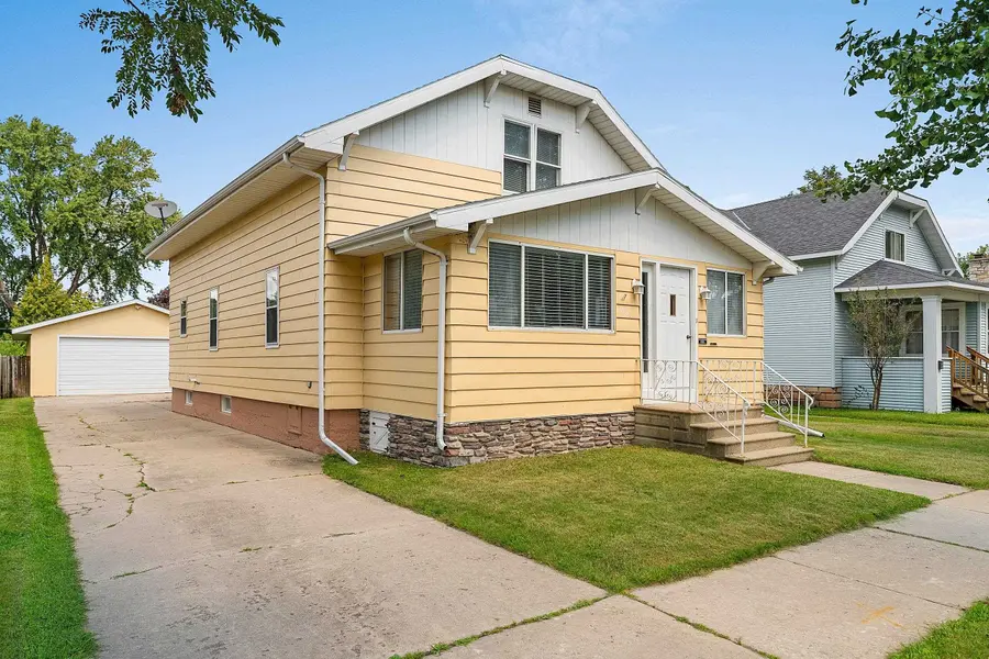 1551 CEDAR ST, Green Bay, WI 54301-1855