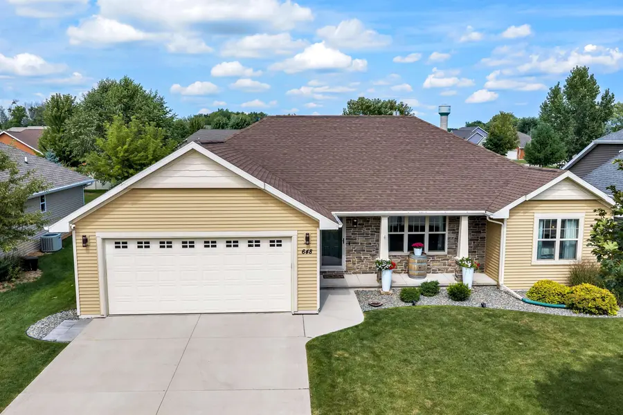 648 PEBBLESTONE CIR, Hobart, WI 54155-9383