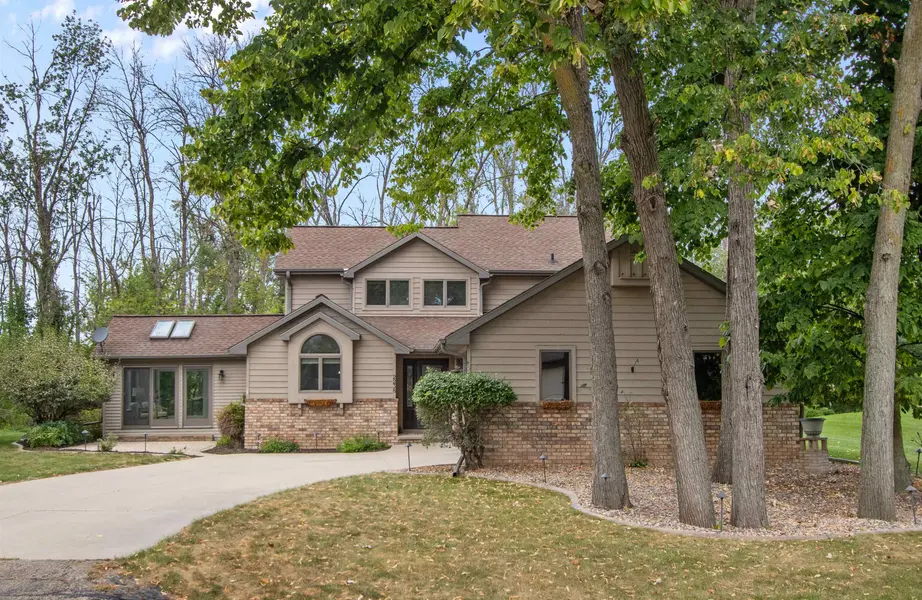 2238 WOODLAWN LN, Appleton, WI 54914