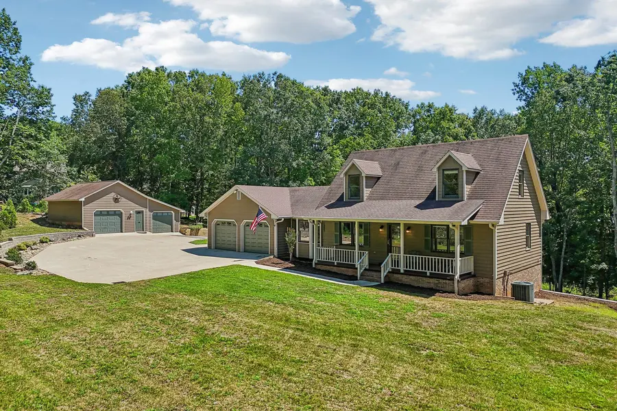 158 Mallard DR, Columbus, NC 28722-8433