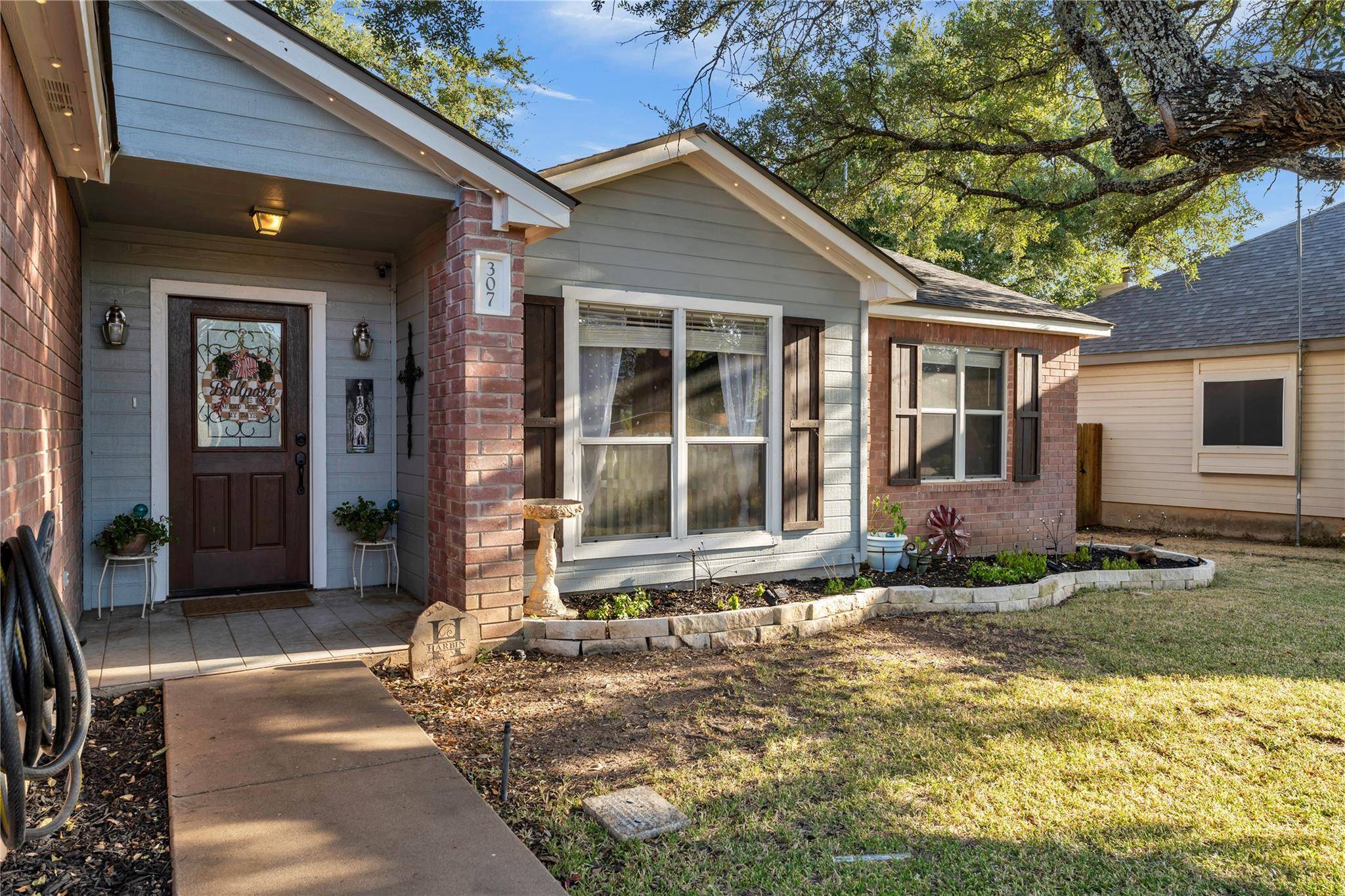 307 Fox XING, Burnet, TX 78611