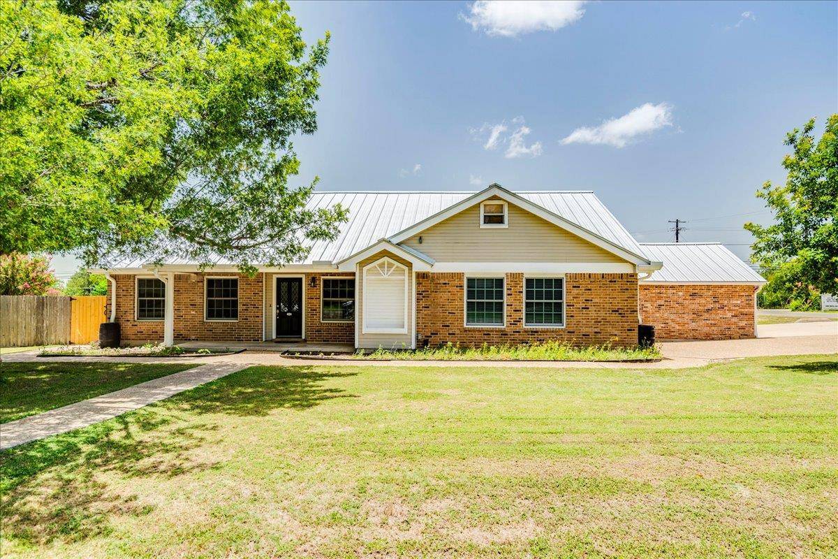 301 Verbena DR, Kyle, TX 78640