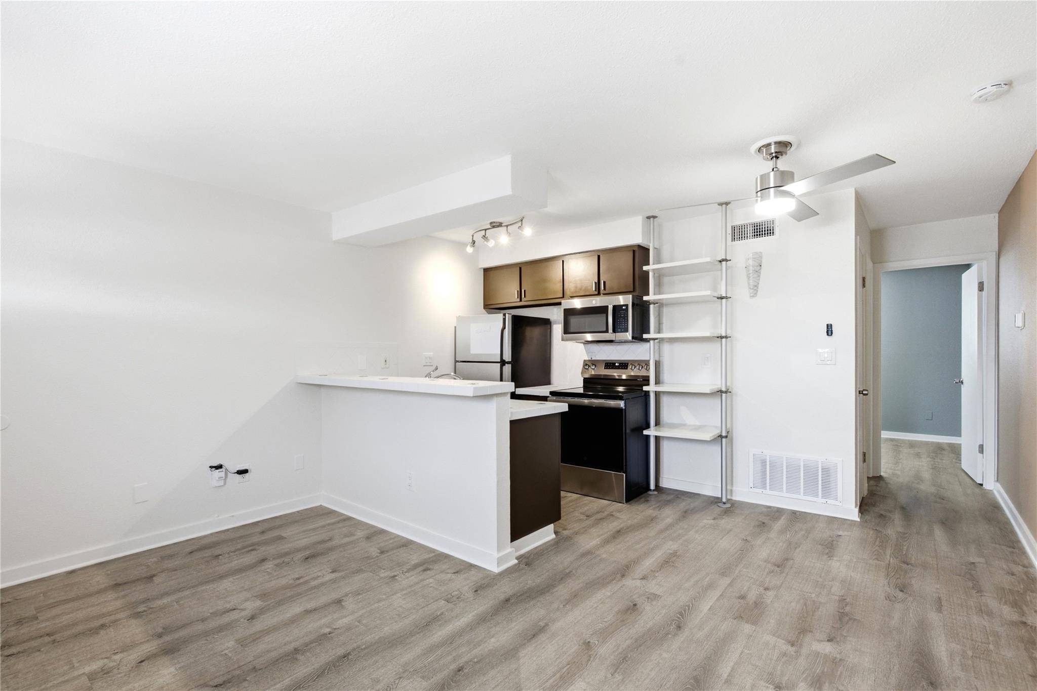 2302 E Side DR #18, Austin, TX 78704