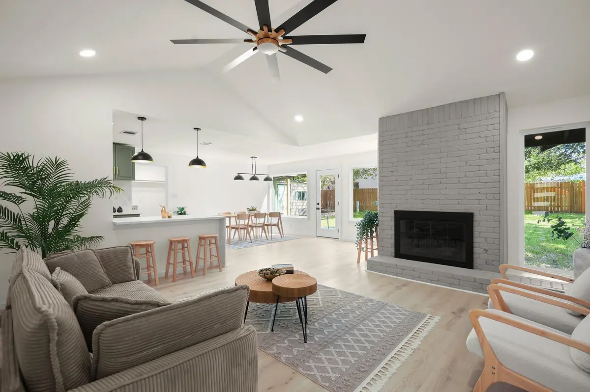 1400 S Meadows DR, Austin, TX 78758
