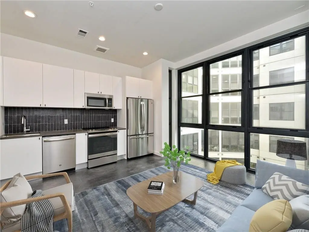 800 Embassy DR #323, Austin, TX 78702