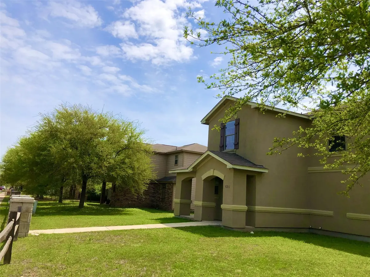 5211 Viewpoint DR, Austin, TX 78744