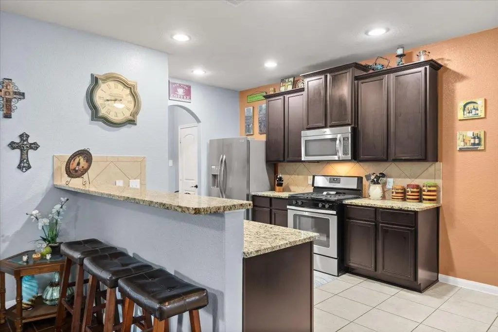 1476 Treeta TRL, Kyle, TX 78640