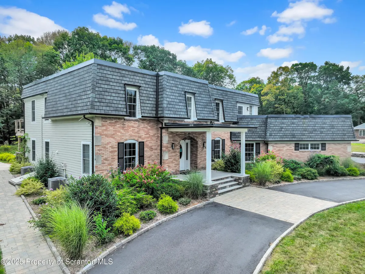 33 Fordham RD, Wilkes-barre, PA 18702