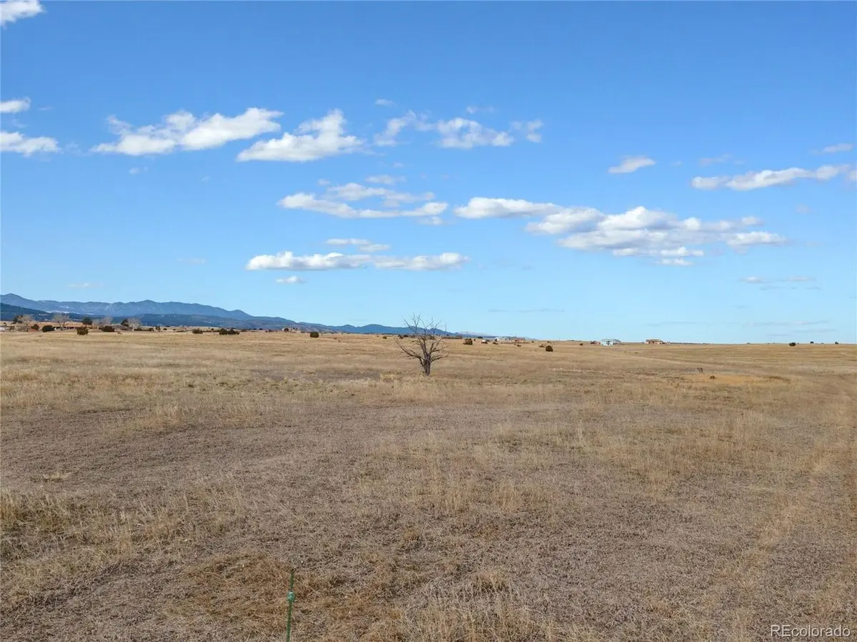 1122 Little Snake Dr, Colorado City, CO 81019