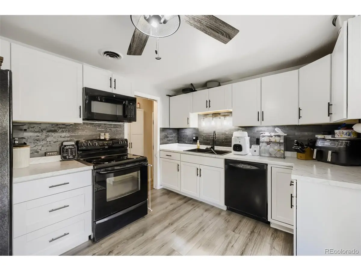 8906 Oakwood, Westminster, CO 80031