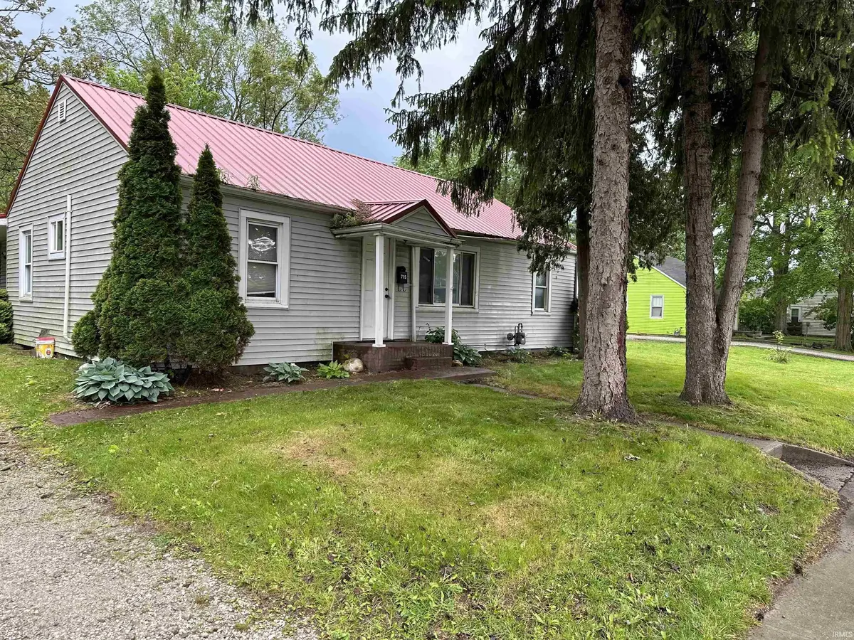 715 N Cavin ST, Ligonier, IN 46767
