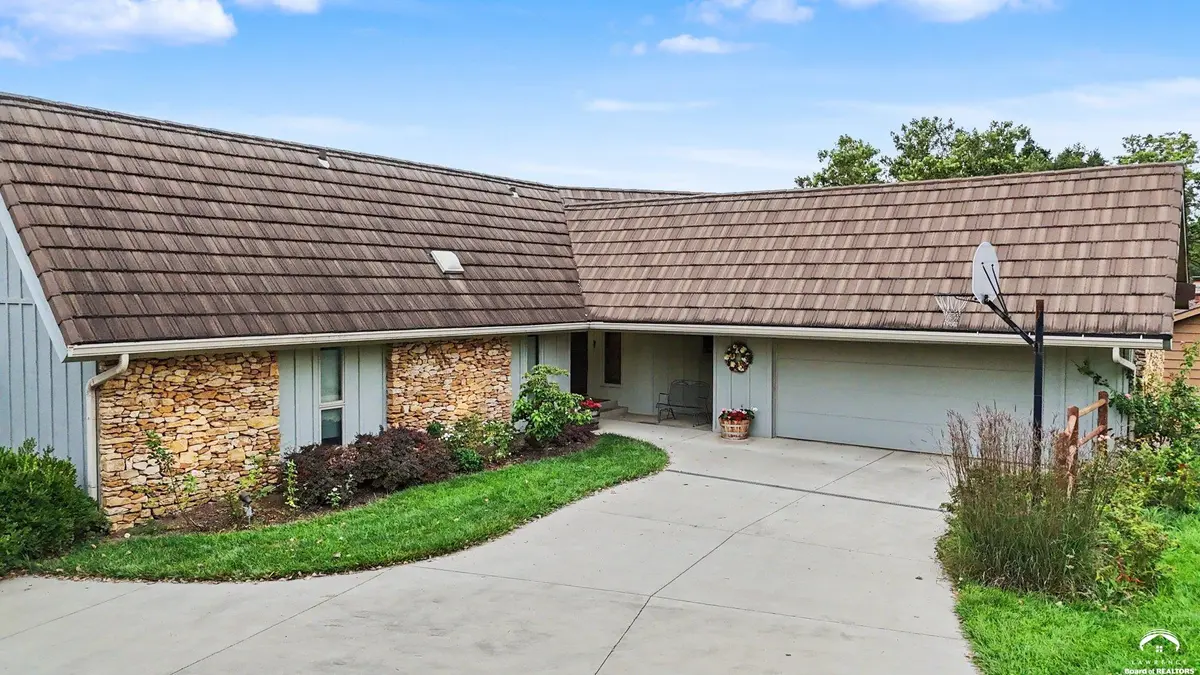 2025 Quail Creek DR, Lawrence, KS 66047