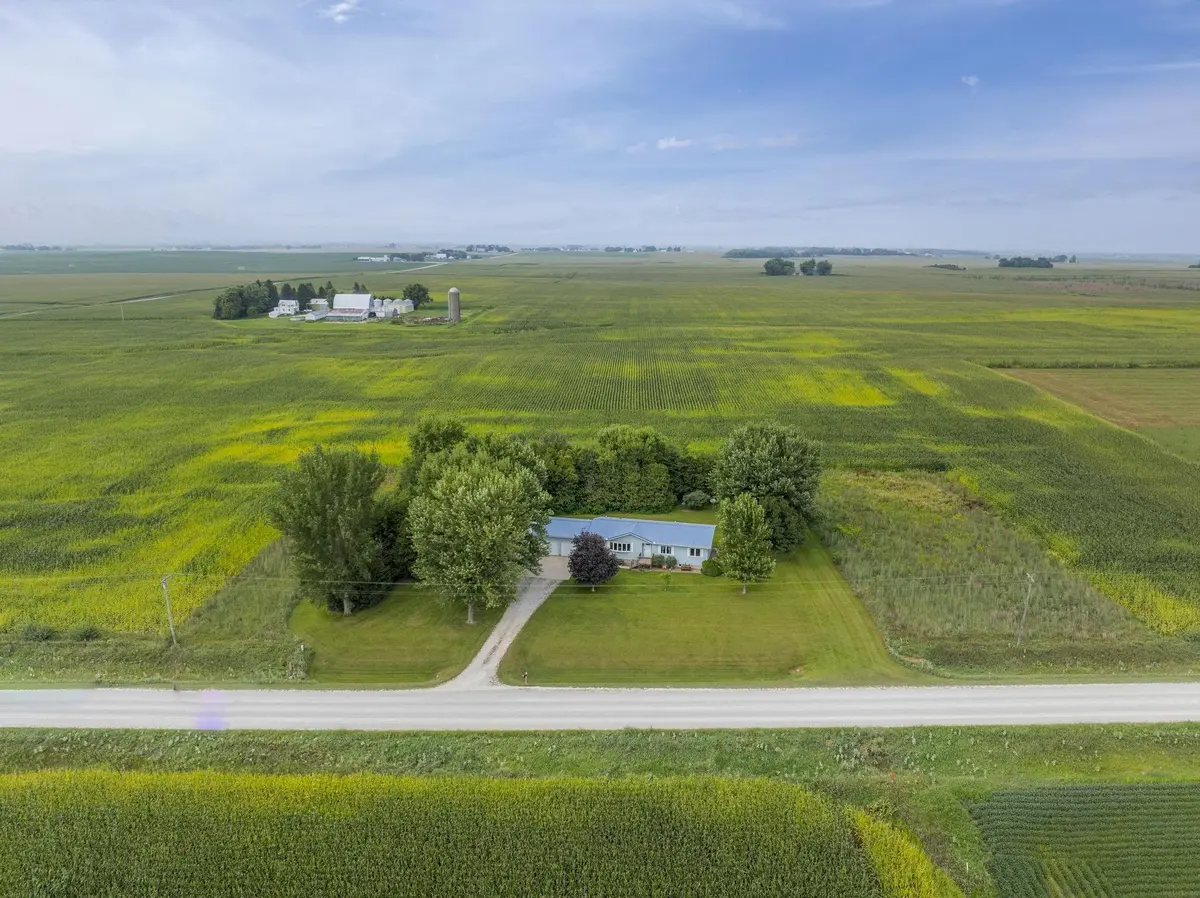2087 330th Street ST, Walker, IA 52352