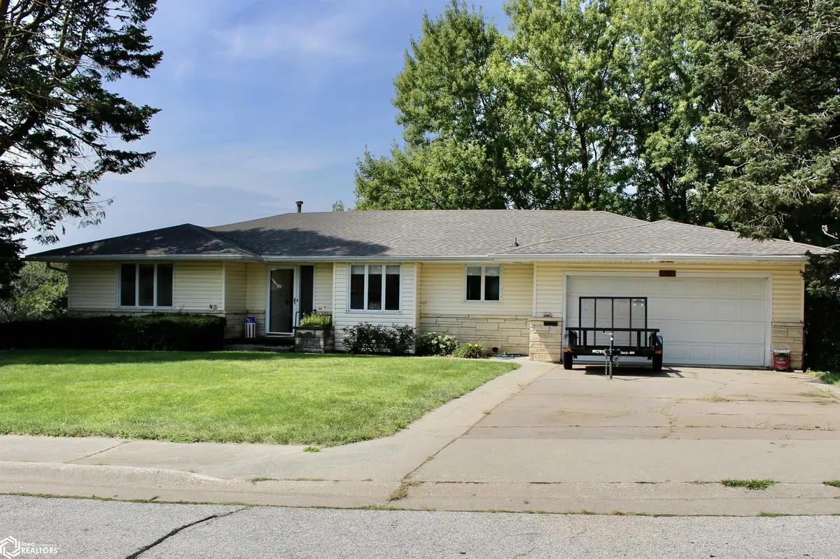 1801 Bryn Mawr CIR, Atlantic, IA 50022