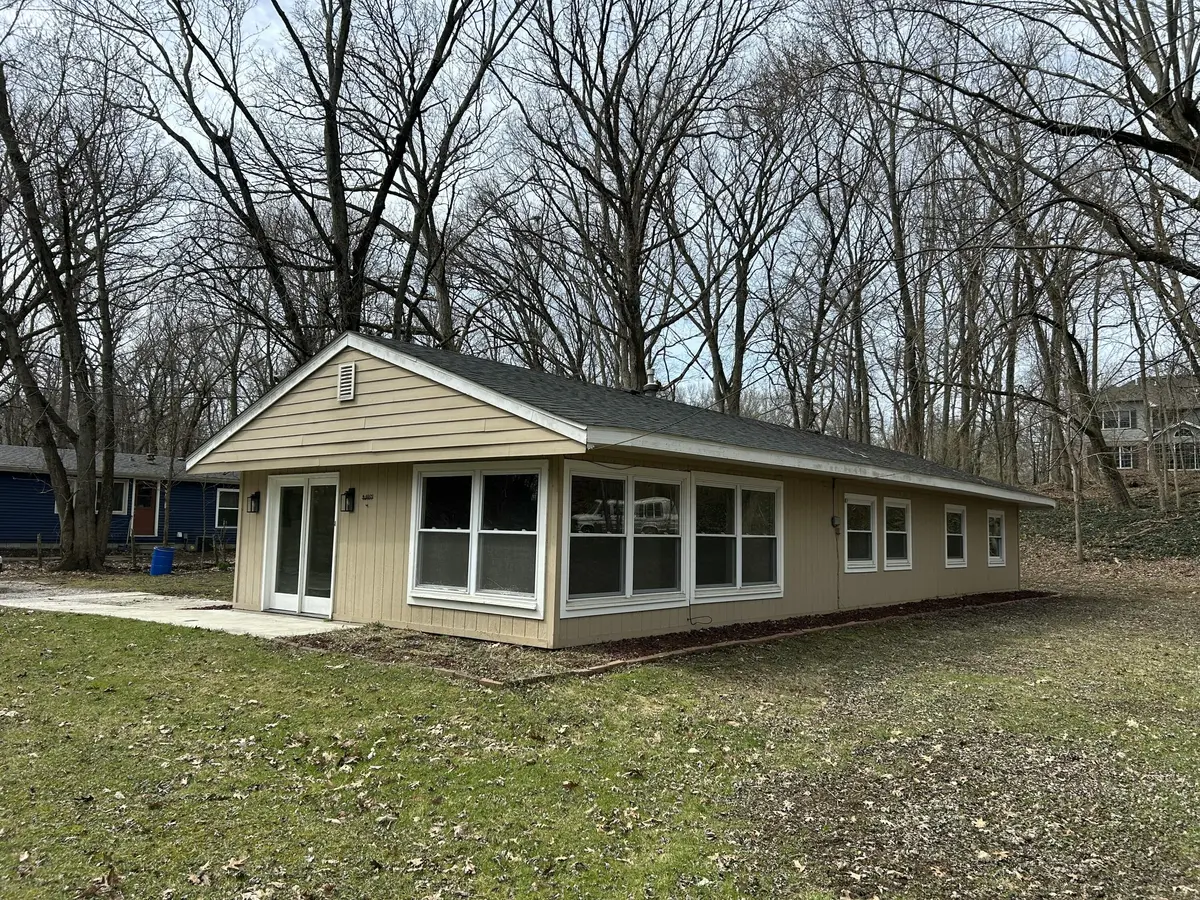 4609 Bear LN, Valparaiso, IN 46383