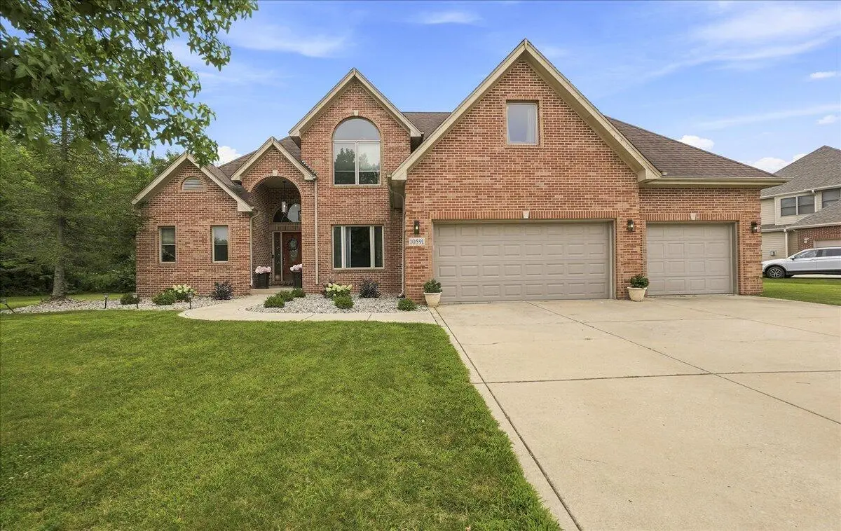 10591 Erie DR, Crown Point, IN 46307