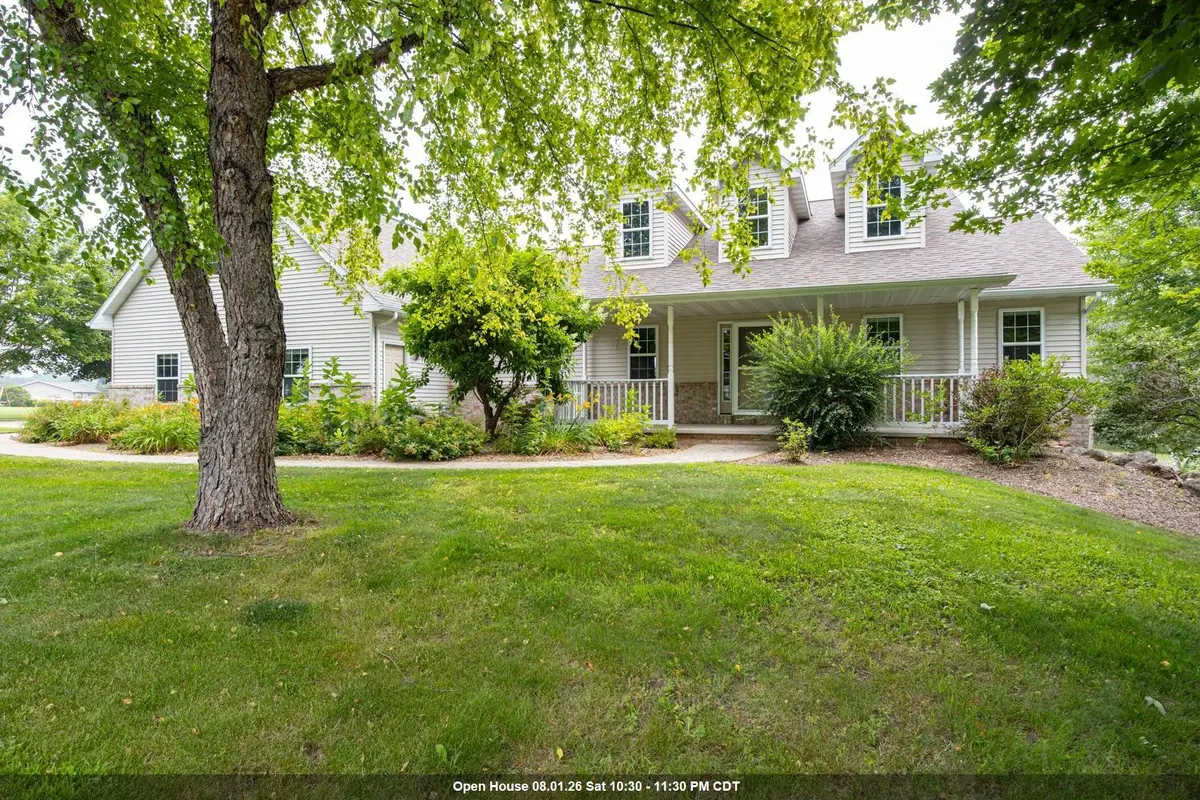 E9051 ROCKY MOUNTAIN DR, New London, WI 54961