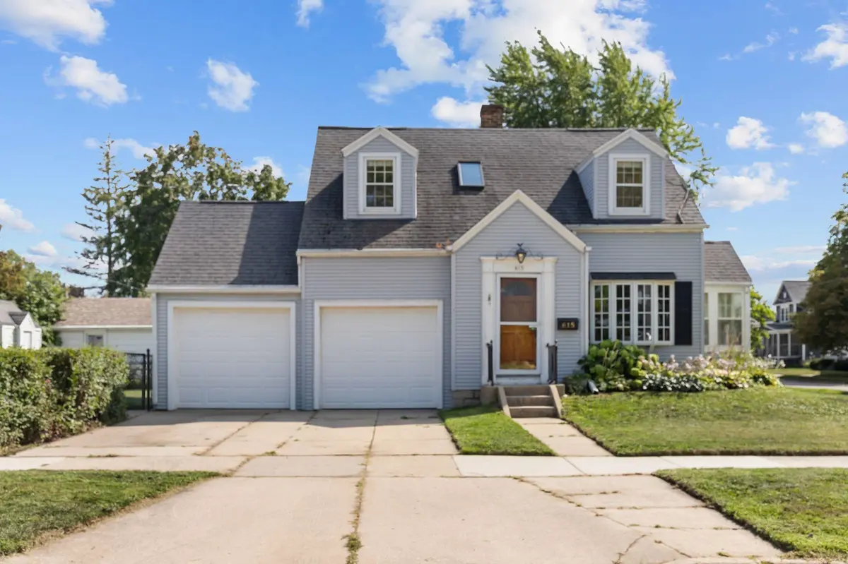 615 W BENT AVE, Oshkosh, WI 54901