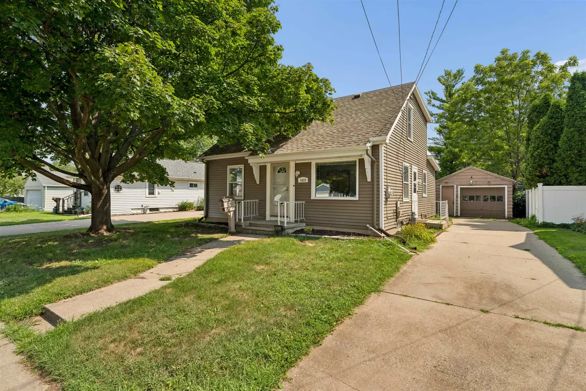 1820 ALASKA ST, Oshkosh, WI 54902