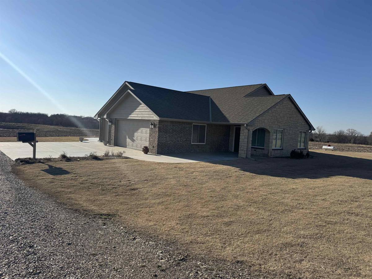 13181 75th Rd, Winfield, KS 67156