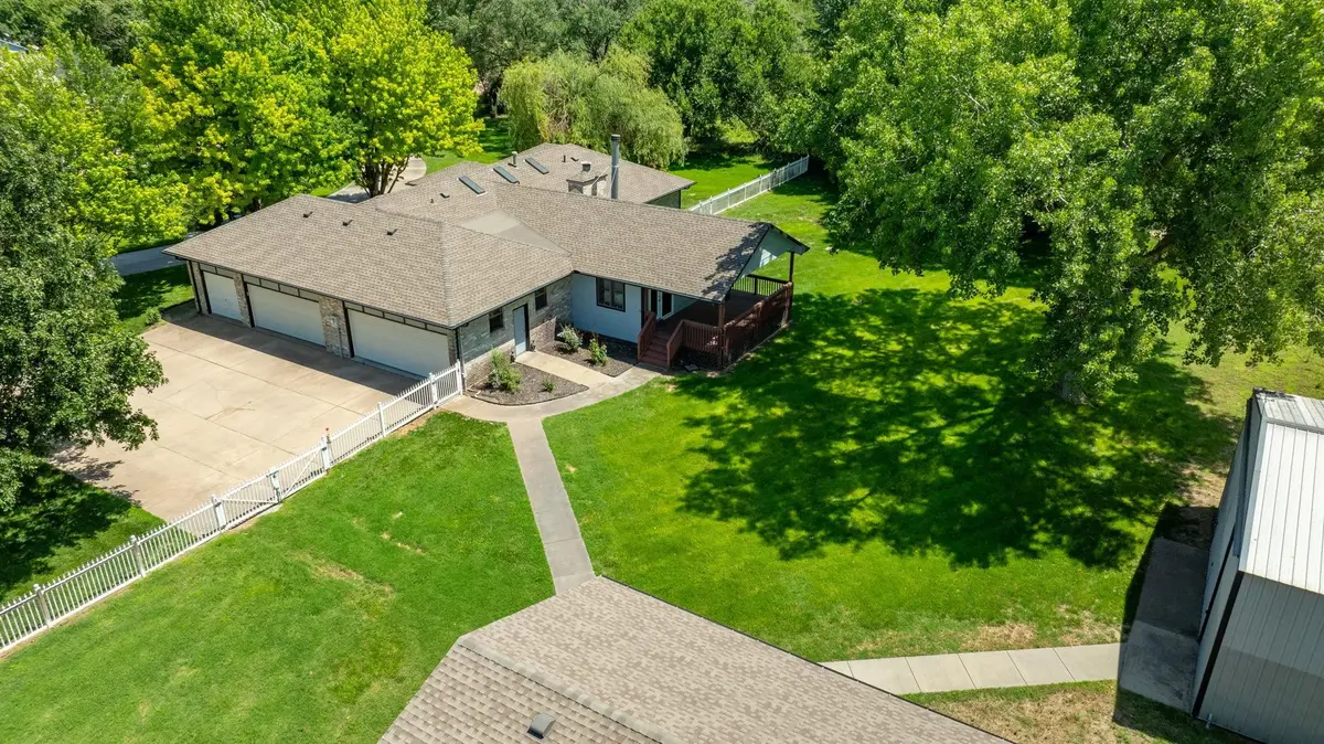8425 S Lulu Ave, Haysville, KS 67060