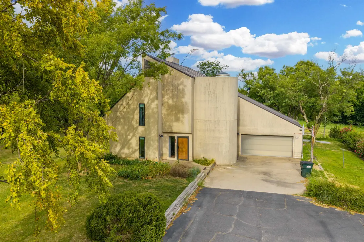 399 S Seneca, Wellington, KS 67152