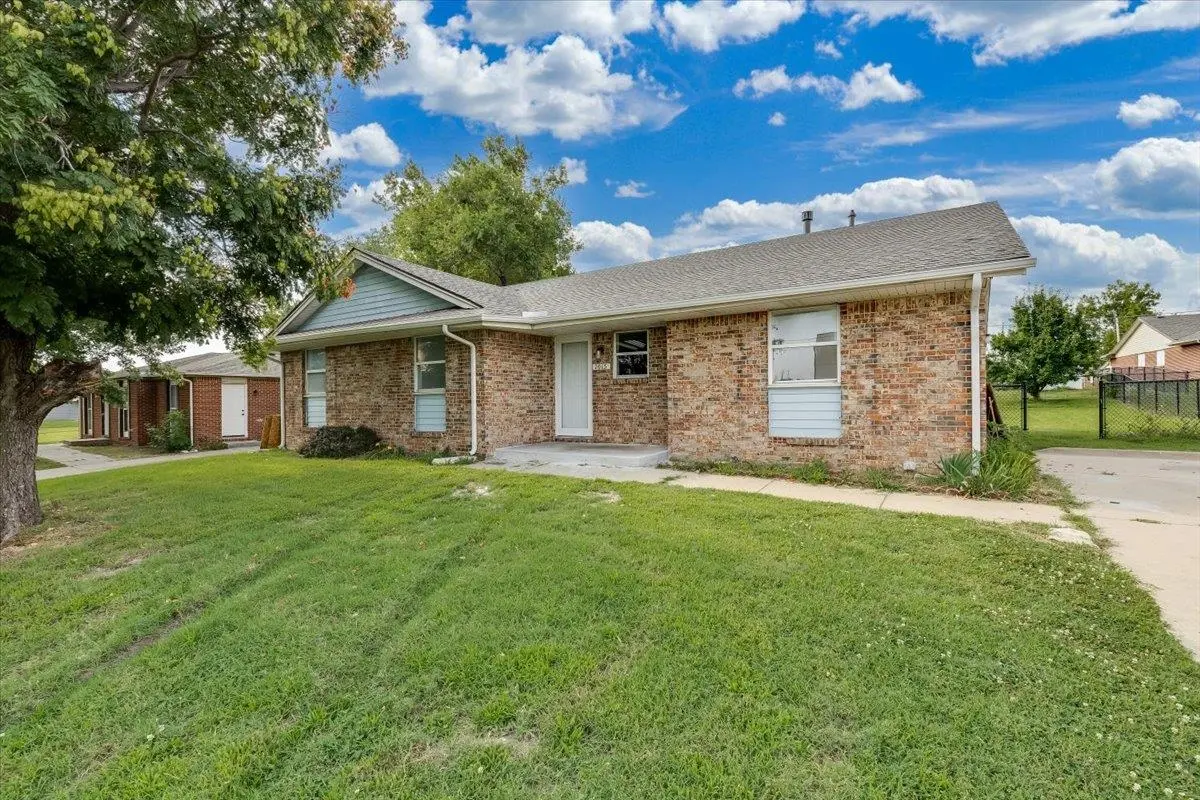 7015 W Newell, Wichita, KS 67212