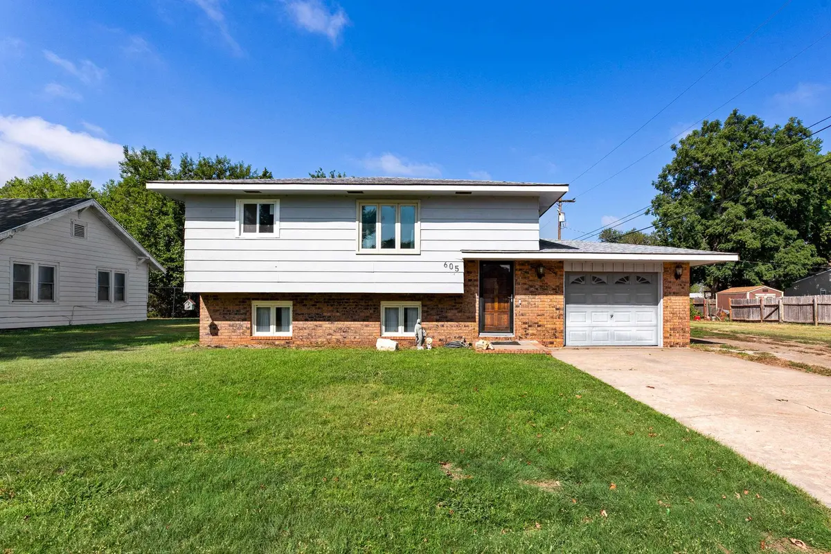 605 S Walnut, South Hutchinson, KS 67505