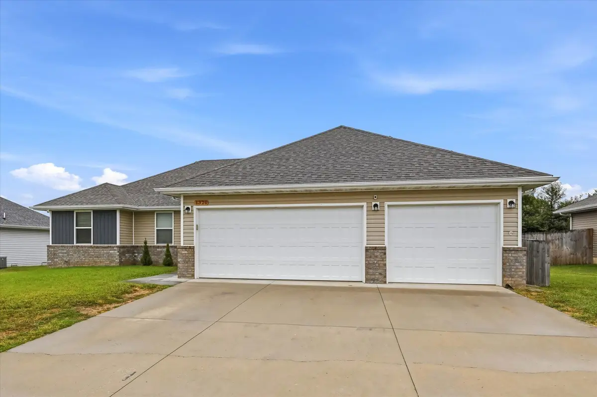 1320 S Olde Savannah AVE, Republic, MO 65738