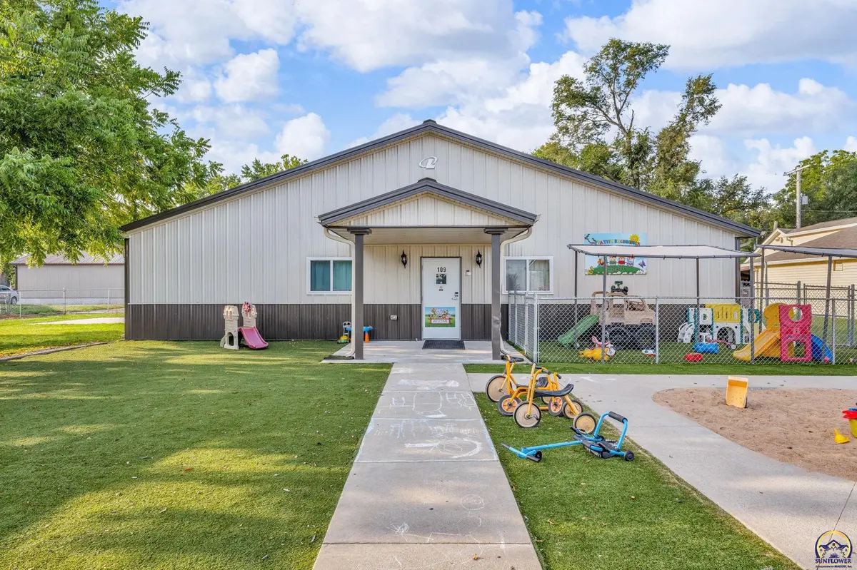 109 E Railroad Ave, Silver Lake, KS 66539