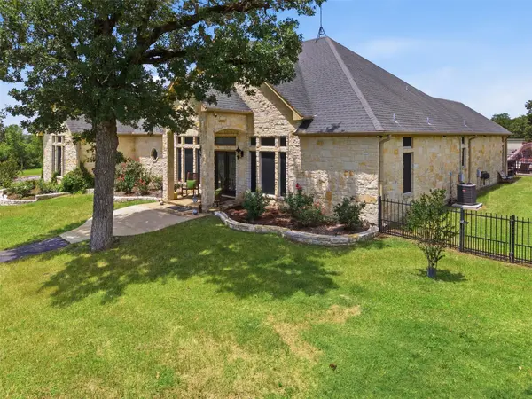 2936 FM 1704, Elgin, TX 78621