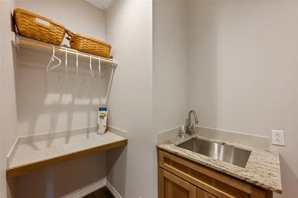 459 E Ridge LN, Niederwald, TX 78640
