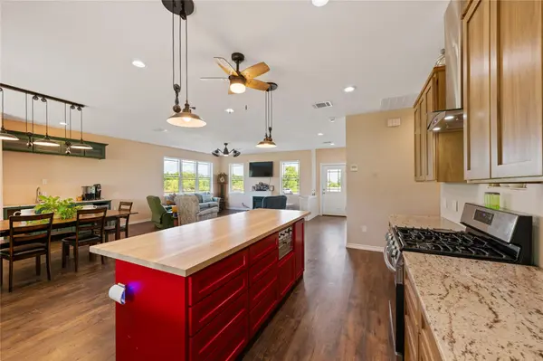 459 E Ridge LN, Niederwald, TX 78640