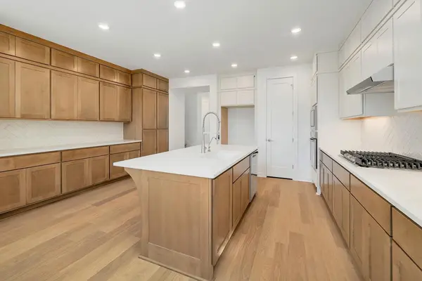 301 Luttrell LN, Liberty Hill, TX 78642