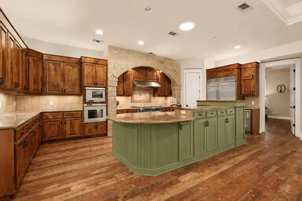 23426 Oscar RD, Spicewood, TX 78669