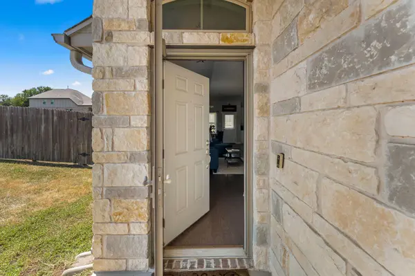 1924 Goldilocks LN, Austin, TX 78652