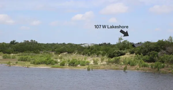 107 W Lakeshore DR, Dripping Springs, TX 78620