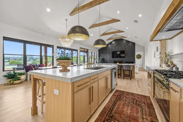 107 W Lakeshore DR, Dripping Springs, TX 78620