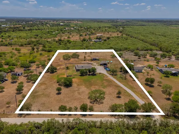 1781 Long RD, Lockhart, TX 78644